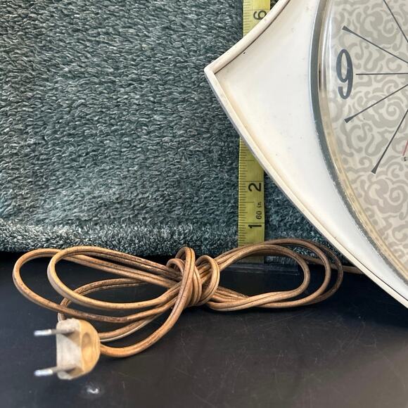 GE White Electric Atomic Wall Clock Model 2159 Works! - Picture 4 of 12